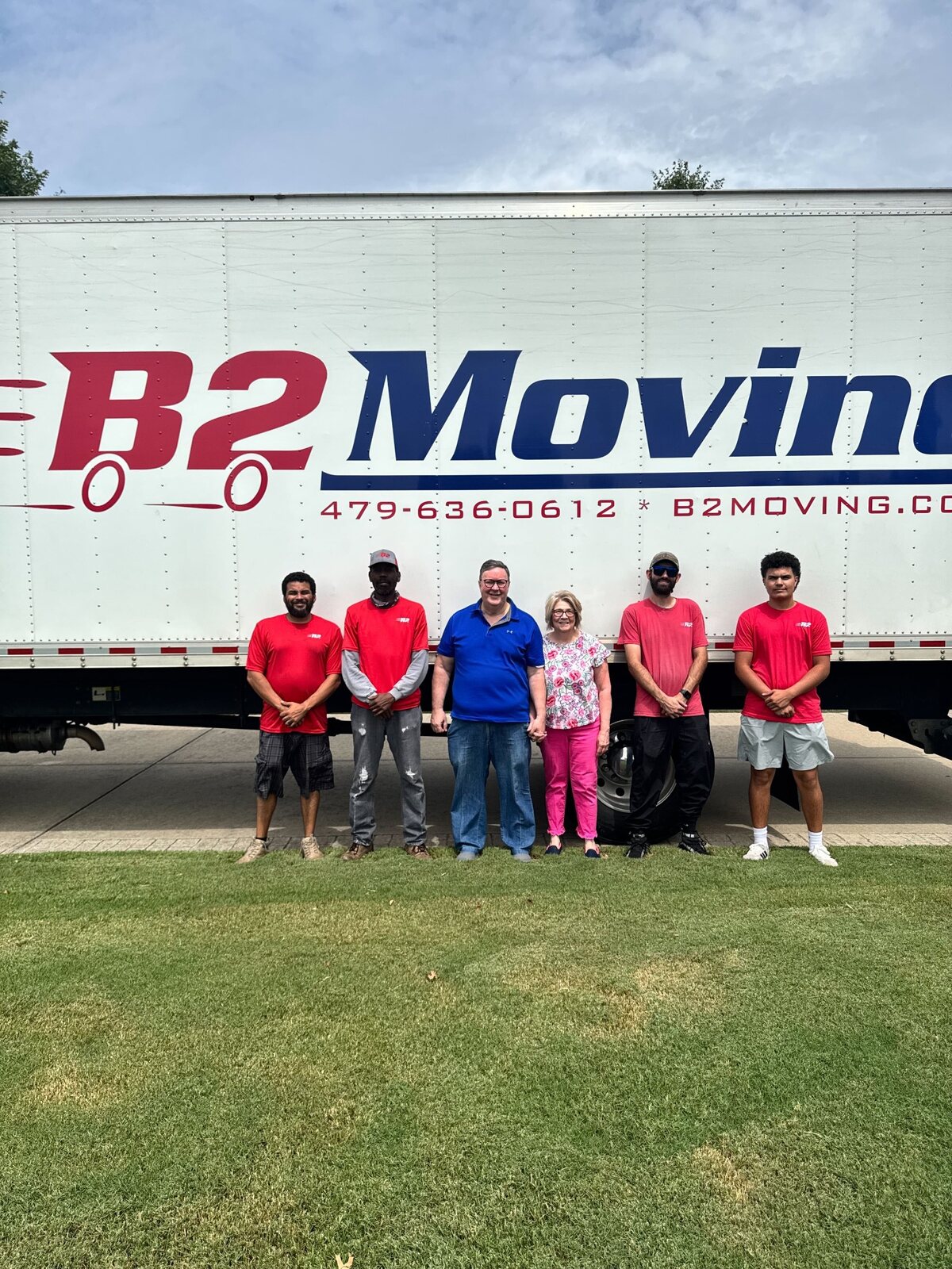 B2 movers Maurice, Dolph, Bewley, and Parker with customers after completing a Bentonville household move